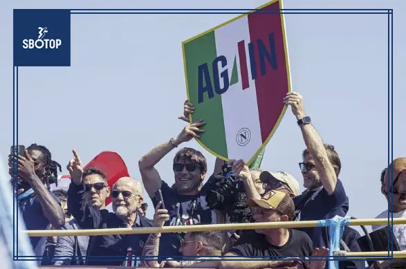 SBOTOP_ Tín Hiệu Conte Rời Napoli Rõ Ràng, Chủ Tịch Thắp Sáng Trong Lễ Diễu Hành Vinh Quang